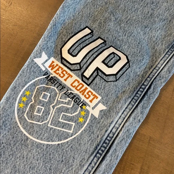 Bershka Graffiti Mom Jeans Trendy Size 6 100% cotton. - Picture 2 of 8